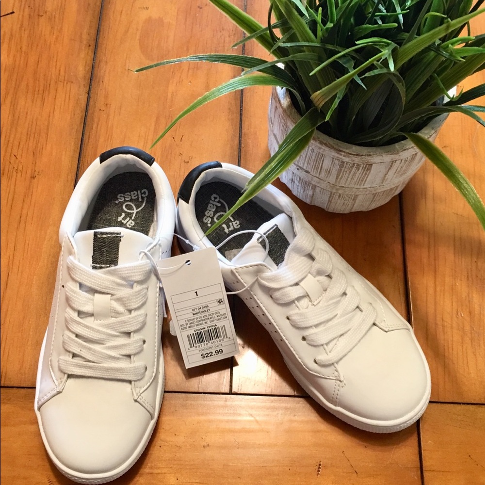 SOLD-NWT Boys Wiley Low Top Sneakers - Art Class